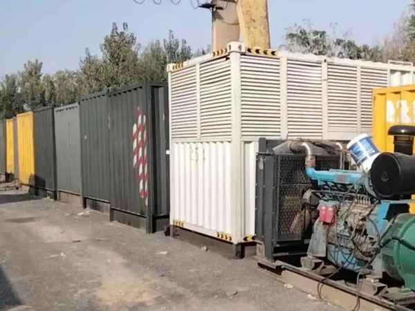 陵川200KW柴油发电机机组每小时油耗是多少？